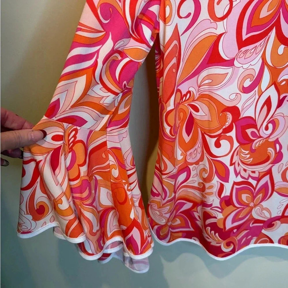 Macy’s Sam & Jess Pink & Orange Bell Sleeve Blouse with Crew Neck & 3/4 Sleeves - Picture 5 of 6